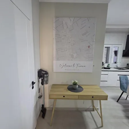 Just Renovated 1st Floor Near Center 2 Apartment