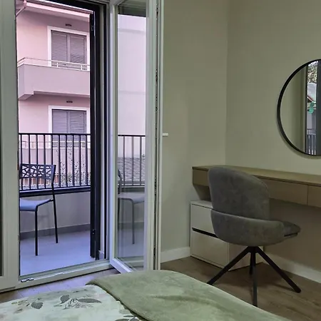 Apartment Just Renovated 1st Floor Near Center 2 *