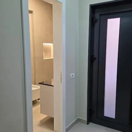 Apartment Just Renovated 1st Floor Near Center 2
