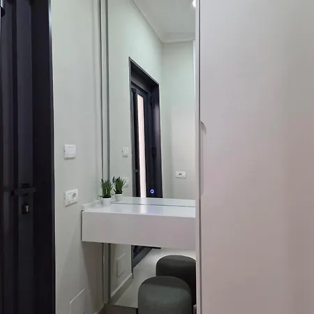 Just Renovated 1st Floor Near Center 2 Lejlighed Tirana