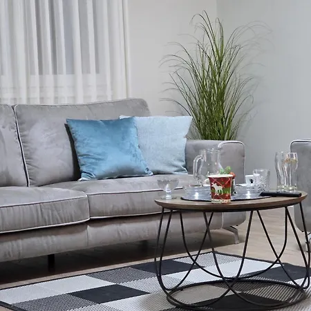 Apartment Just Renovated 1st Floor Near Center 2 *